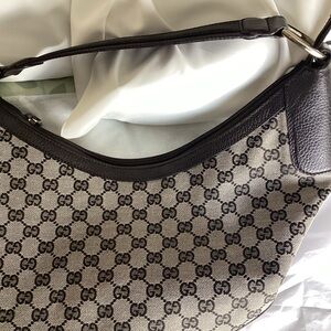 Beautiful new Gucci Hobo bag. Excellent condition maybe used once